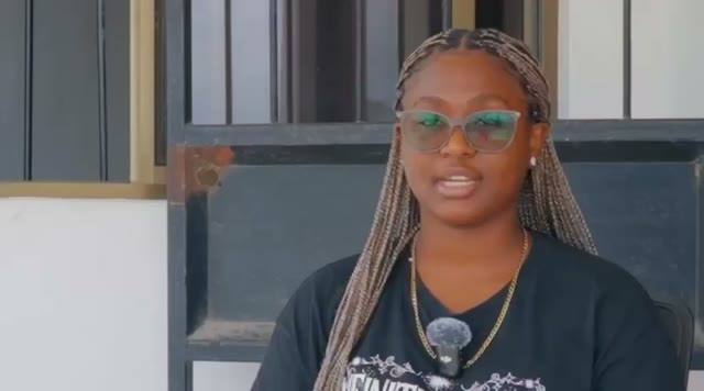 Malikah shows the project she built at Kodeuni